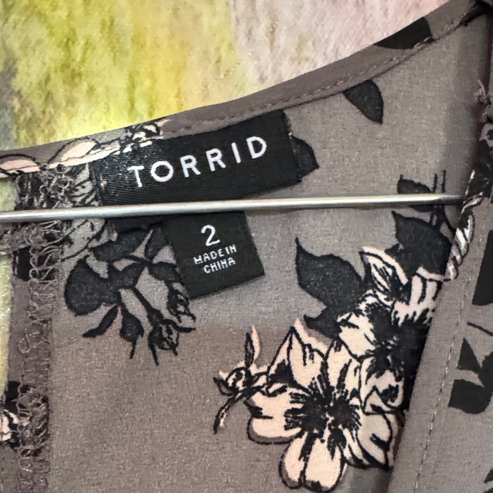 Torrid Black and Gray Floral Blouse - Picture 3 of 6